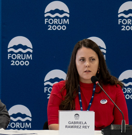 Gabriela at Forum 2000